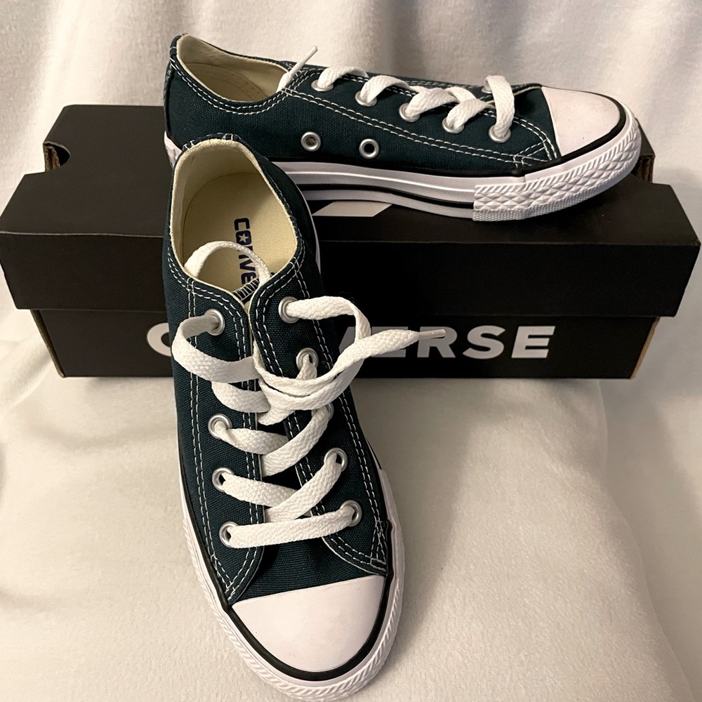 Children’s Converse dark green new never worn